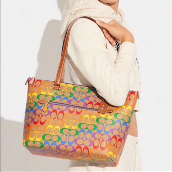 Coach Gallery Tote In Rainbow Signature Canvas - Picture 2 of 4